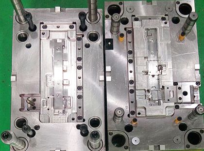 Plastic injection mould