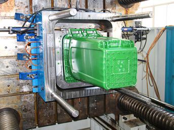 Plastic injection machine