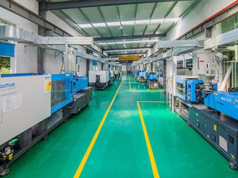 Plastic injection machine
