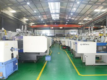 Plastic injection machine