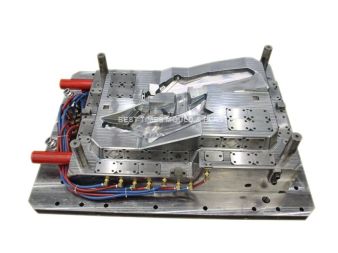 Plastic injection mold